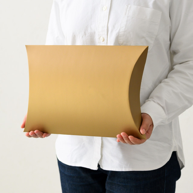 ギフトを渡している様子